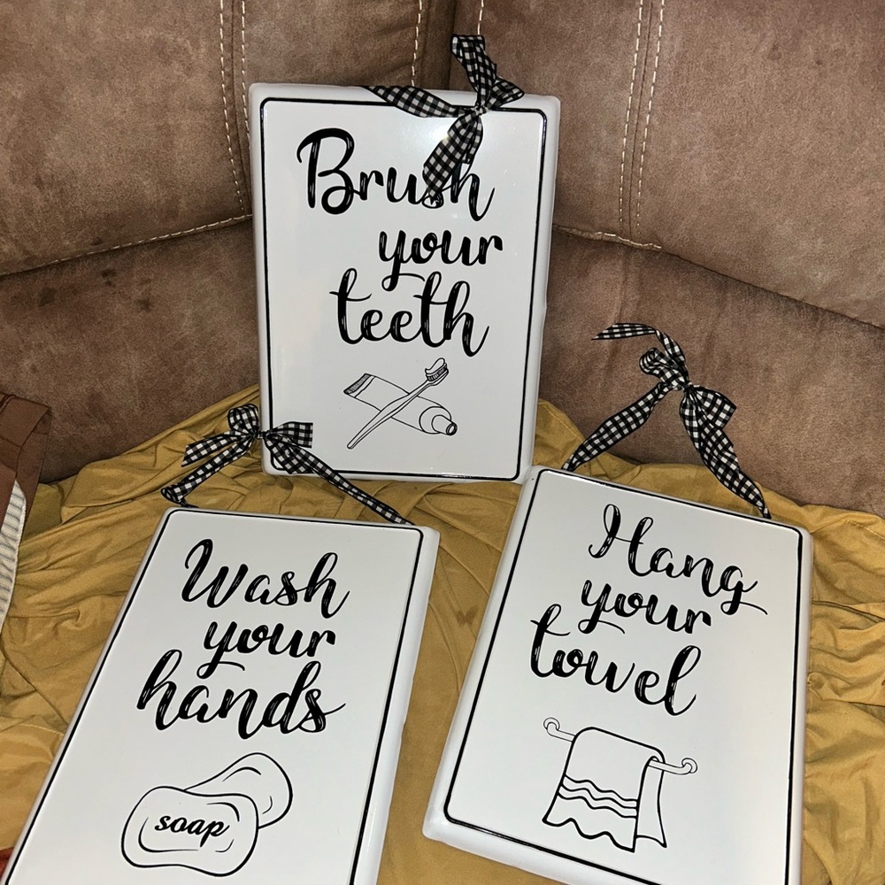 Black and White Bathroom Wall Plaques Set